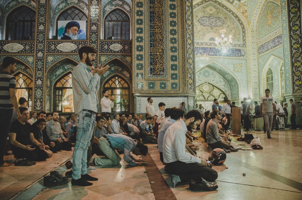 Iran-Jameh-Mosque-Pray-1024x678
