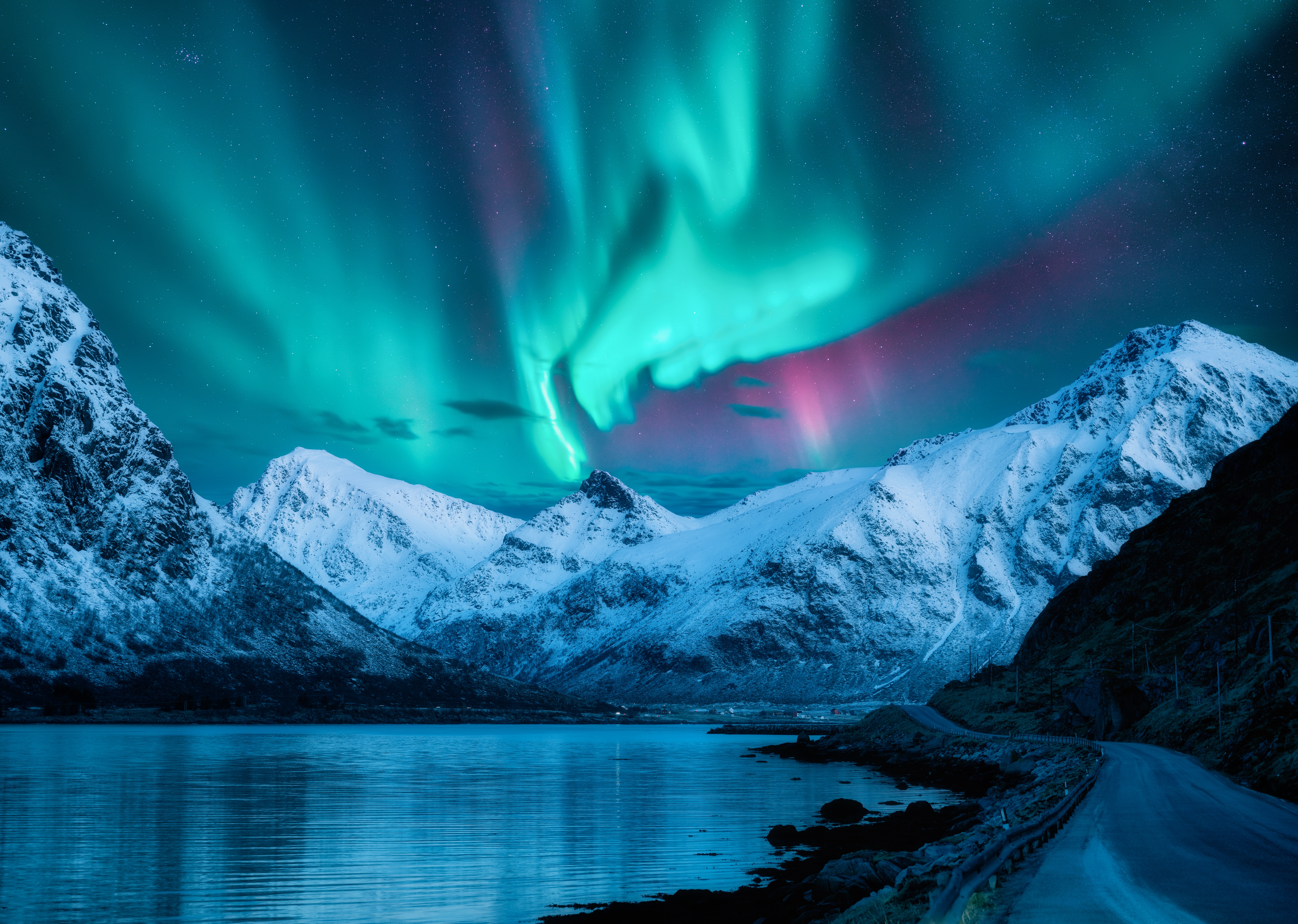 Northern,Lights,Over,The,Snowy,Mountains,,Frozen,Sea,,Reflection,In