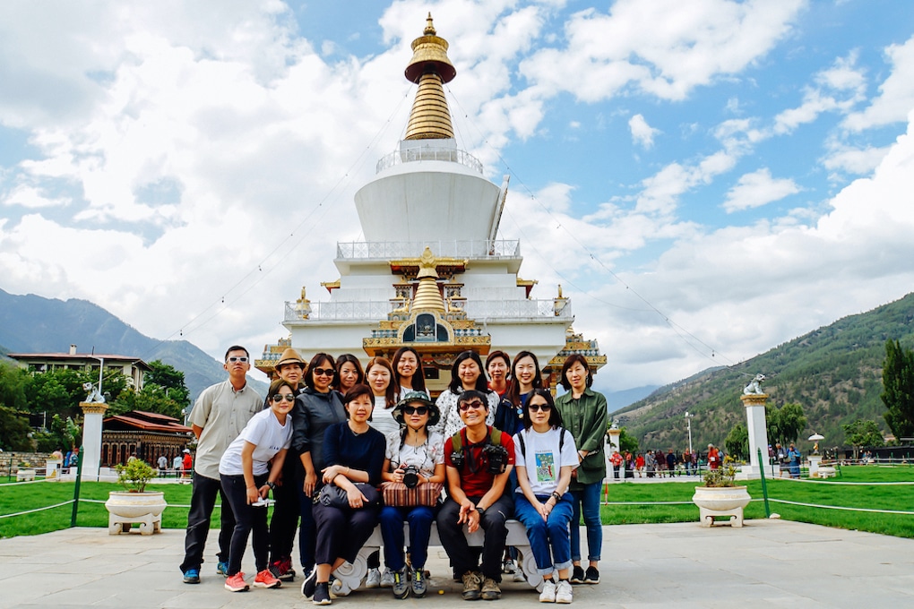 bhutan-thimphu-national-chorten-group-photo