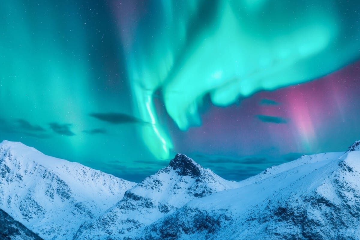 2026 Arctic Aurora Outburst: Golden Viewing Season + Cruise